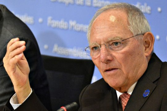 Επιμένει ηθικολογικά κατά της Ελλάδας ο Σόιμπλε
