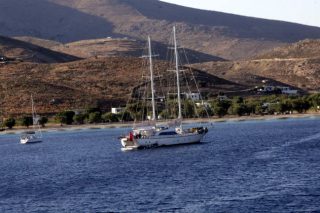Τραυματίστηκε ναυτικός σε φορτηγό πλοίο στη Σέριφο