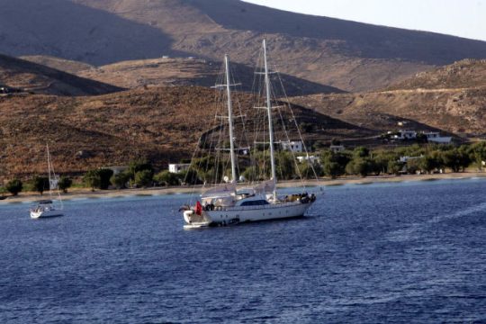 Τραυματίστηκε ναυτικός σε φορτηγό πλοίο στη Σέριφο