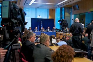 Και τώρα κυβερνάνε… τρέχοντας