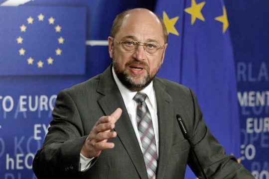 Σουλτς: Θάψτε το τσεκούρι του πολέμου