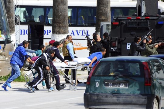 Πολύνεκρη επίθεση στην Τύνιδα