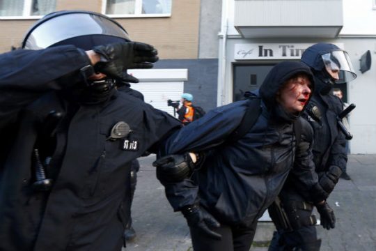 Βροντερή διαδήλωση κατά της λιτότητας έξω από τον νέο πύργο της ΕΚΤ