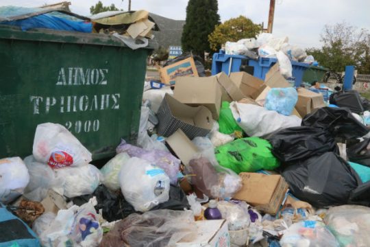 Ζητείται λύση για τα σκουπίδια σε Πύργο και Τρίπολη