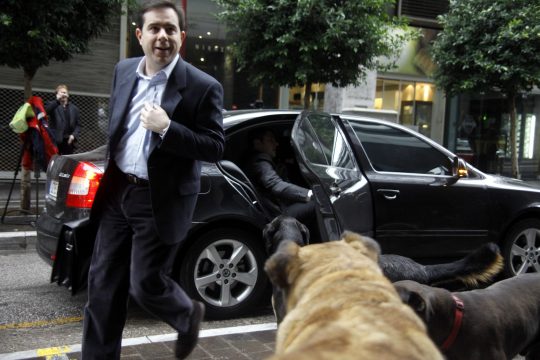 Κλειδώσαμε τους θεσμούς έξω!