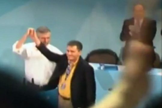 Θερμή υποδοχή του Ευ. Τσακαλώτου στην Ιρλανδία (video)