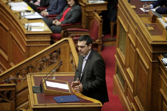 Κατά πλειοψηφία υπερψηφίστηκε το νομοσχέδιο για την ανθρωπιστική κρίση