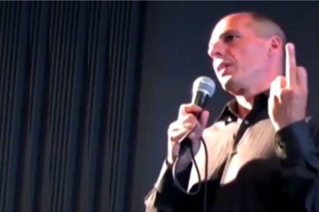 Δεν έχει τέλος το σίριαλ με το «υψωμένο δάχτυλο» του Βαρουφάκη