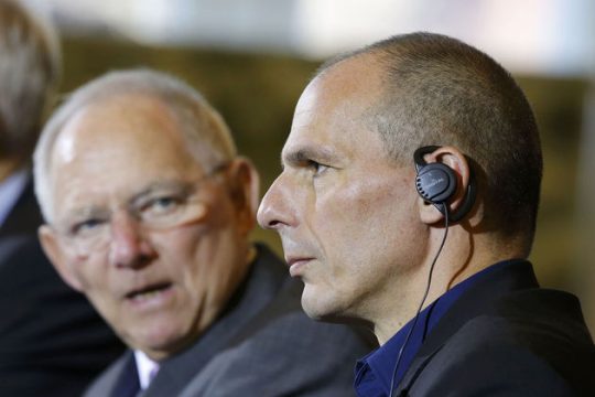 Βαρουφάκης: «Να τελειώσει το τοξικό παιχνίδι του μουτζούρη»