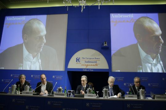 «Ψήφος εμπιστοσύνης» στην οικονομική πολιτική της Ελλάδας από το Κόμο