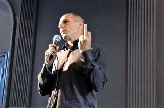 Το δάχτυλο, η φάρσα και ο Βαρουφάκης