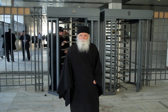 Διακοπή της δίκης λόγω.. συνωστισμού στο εδώλιο