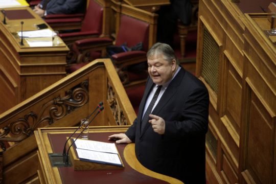 Γενική αντεπίθεση με ένα νομοσχέδιο
