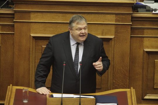 Για προσβολή της «δημόσιας αισθητικής» κατηγορεί τον ΣΥΡΙΖΑ ο Βενιζέλος