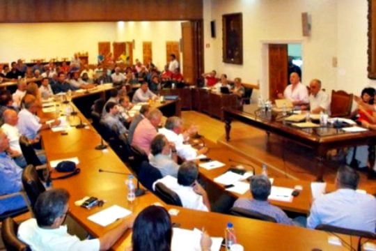 Eντοπίστηκαν οι δράστες που προσέβαλαν σύμβουλο