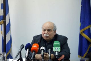 Παράταση στους δήμους για τα οικονομικά τους