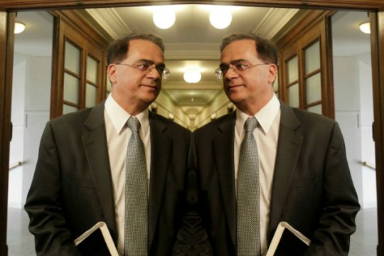 Ο Χαρδούβελης φοβόταν τον Χαρδούβελη κι έβγαλε τα λεφτά έξω!