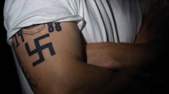 Με τη σβάστικα στο μπράτσο