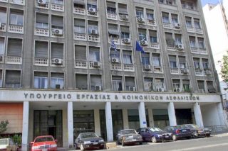 Εργασιακά & ασφάλιση εκτός θεσμικού κάδρου