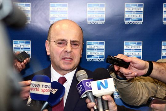 Στ’ άρματα, στ’ άρματα!