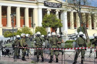 Δεν βρήκαν καταληψίες, συνέλαβαν τουρίστες…