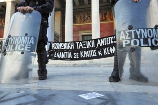 Πρυτανεία – ΕΚΠΑ: Κατάληψη μέσα, αστυνομικός κλοιός έξω