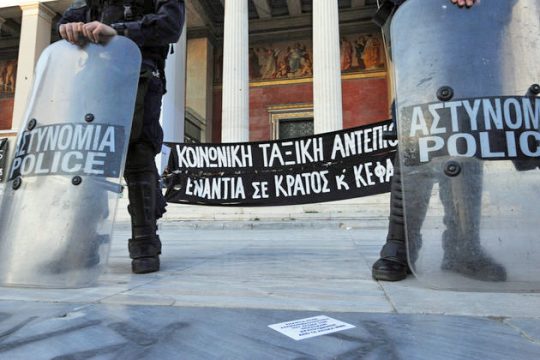 Πρυτανεία – ΕΚΠΑ: Κατάληψη μέσα, αστυνομικός κλοιός έξω