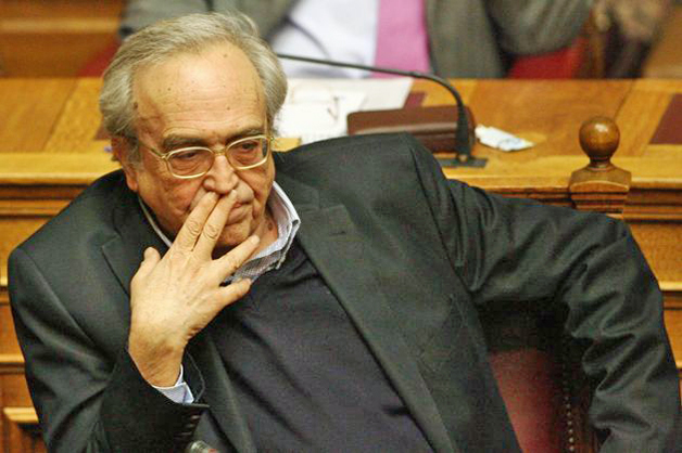 Πυρ ομαδόν στο υπουργείο Παιδείας