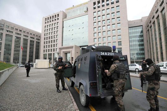 Θρίλερ στο δικαστικό μέγαρο της Πόλης