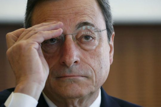 Wall Street Journal: Εμμένει στην πίεση ο Ντράγκι