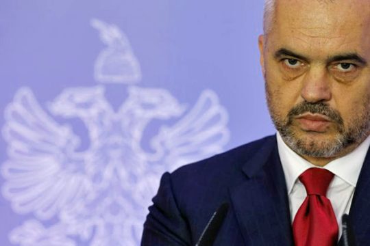 Τύμπανα πολέμου… στα λόγια