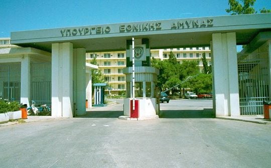 Αναψε φωτιές η σύμβαση για τα αεροπλάνα