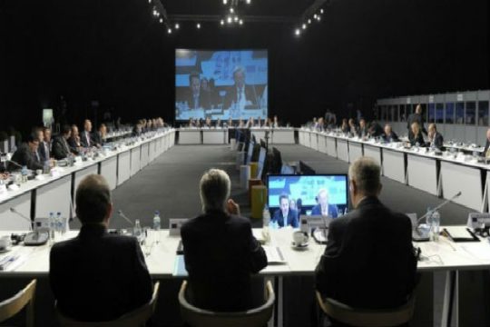 Πυρετώδεις διαβουλεύσεις κυβέρνησης – δανειστών έως το Eurogroup