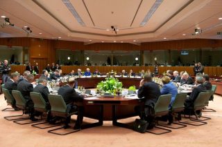 «Μαχαίρι» σε εθελούσιες και πρόωρες
