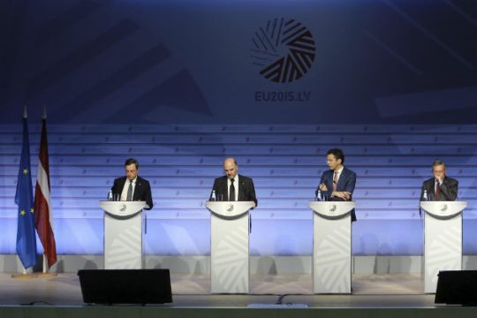 Διχασμένοι δείχνουν οι δανειστές