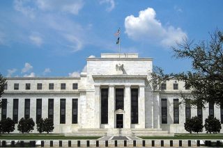 FED: Αυξάνει ο κίνδυνος Grexit