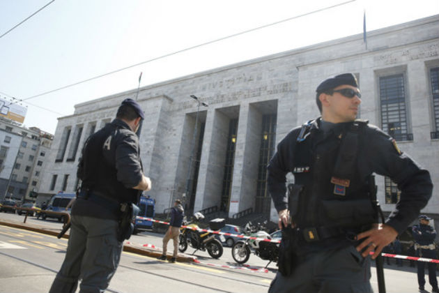 Νεκροί από πυρά σε δικαστήριο του Μιλάνου
