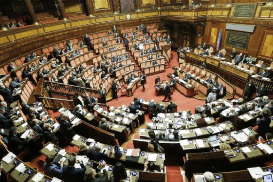 Απάτη και διαφθορά με το τσουβάλι