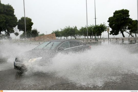 Θεσσαλονίκη: Προβλήματα λόγω πλημμυρών και κατολισθήσεων