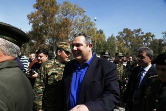 Λαϊκό γλέντι, με οβελίες, στο στρατόπεδο του Γουδή