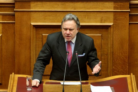 Κατατέθηκε το νομοσχέδιο για την επαναπρόσληψη των «μνημονιακών» απολυμένων