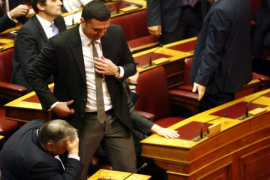 Επικρίσεις Ν.Δ. – ΠΑΣΟΚ για το μεταναστευτικό