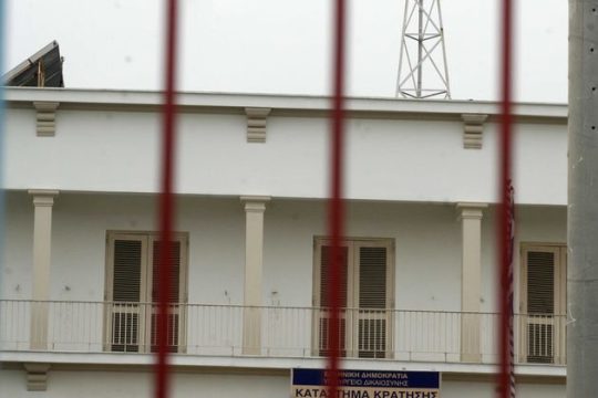 Να μη γίνει η δίκη της Χ.Α. στον Κορυδαλλό λένε δύο υπουργοί