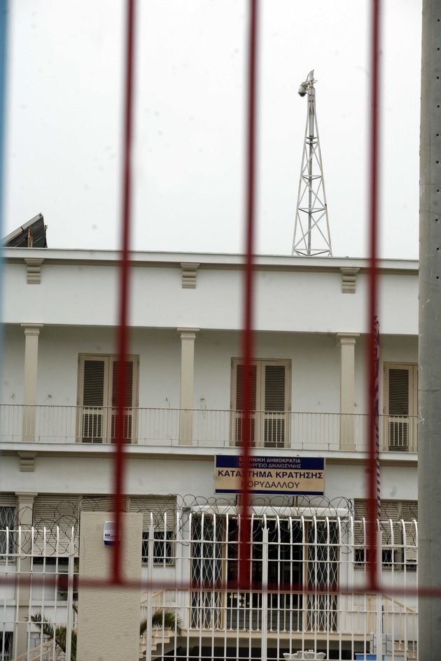 Να μη γίνει η δίκη της Χ.Α. στον Κορυδαλλό λένε δύο υπουργοί