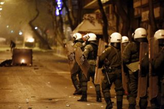 «Οδομαχίες» και προσαγωγές μετά την πορεία αλληλεγγύης