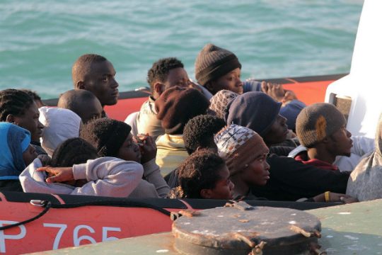 Νέο πολύνεκρο ναυάγιο με μετανάστες στη Μεσόγειο