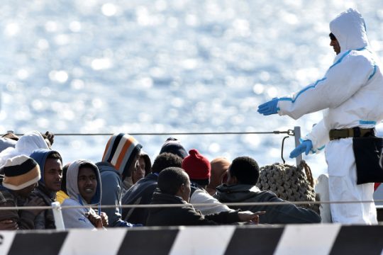 «Προστατέψτε τους πρόσφυγες» καλεί η Εθνική Επιτροπή Δικαιωμάτων