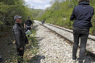 Επέζησαν στη θάλασσα, πέθαναν στις γραμμές του τρένου