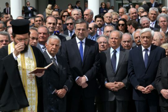 Παυλόπουλος, Καραμανλής και Σαμαράς στο μνημόσυνο του Κ. Καραμανλή
