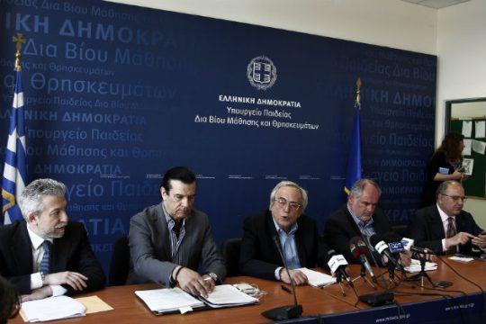 Ο Μπαλτάς «κόβει» τον νόμο-πλαίσιο